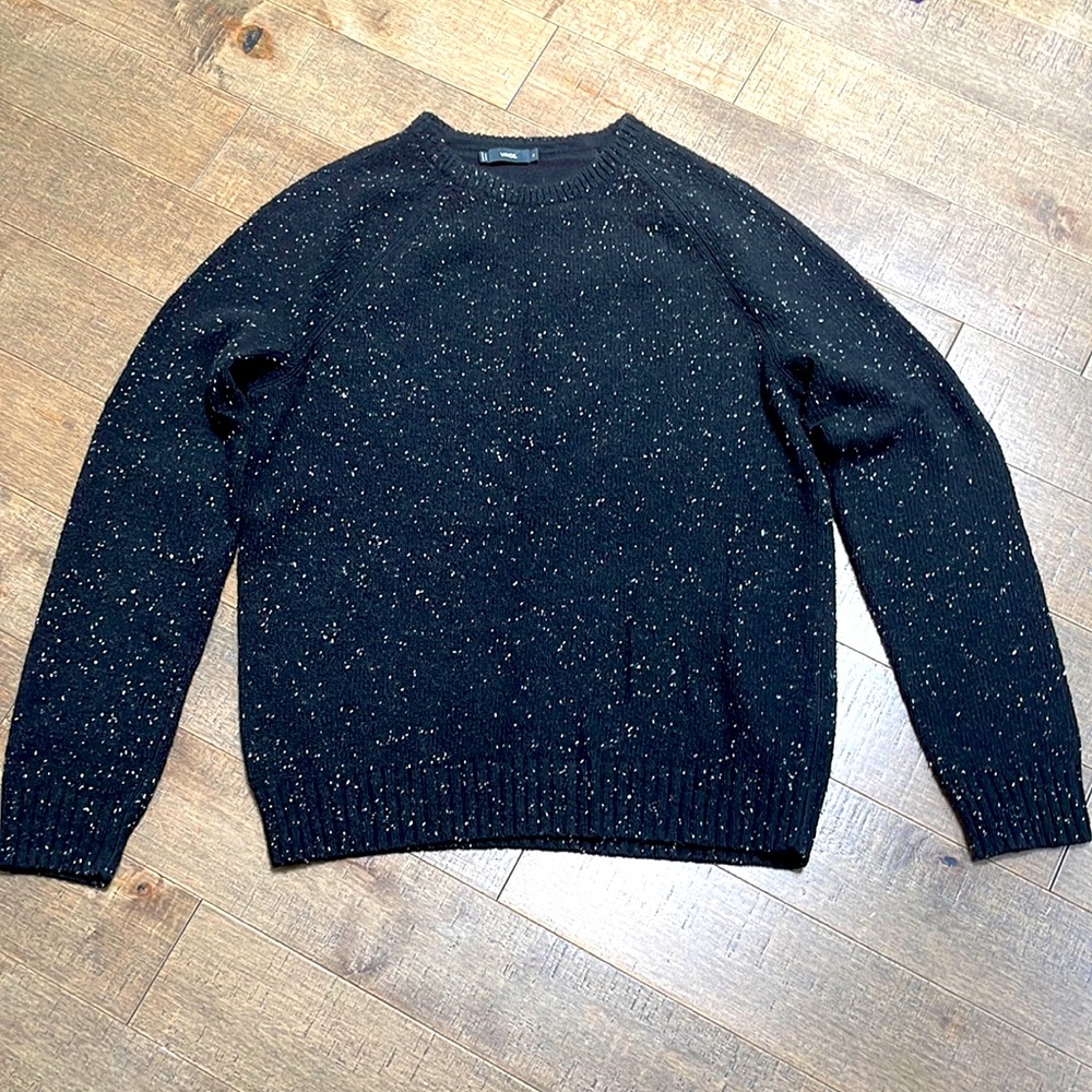 Men’s Vince sweater in size Medium.
